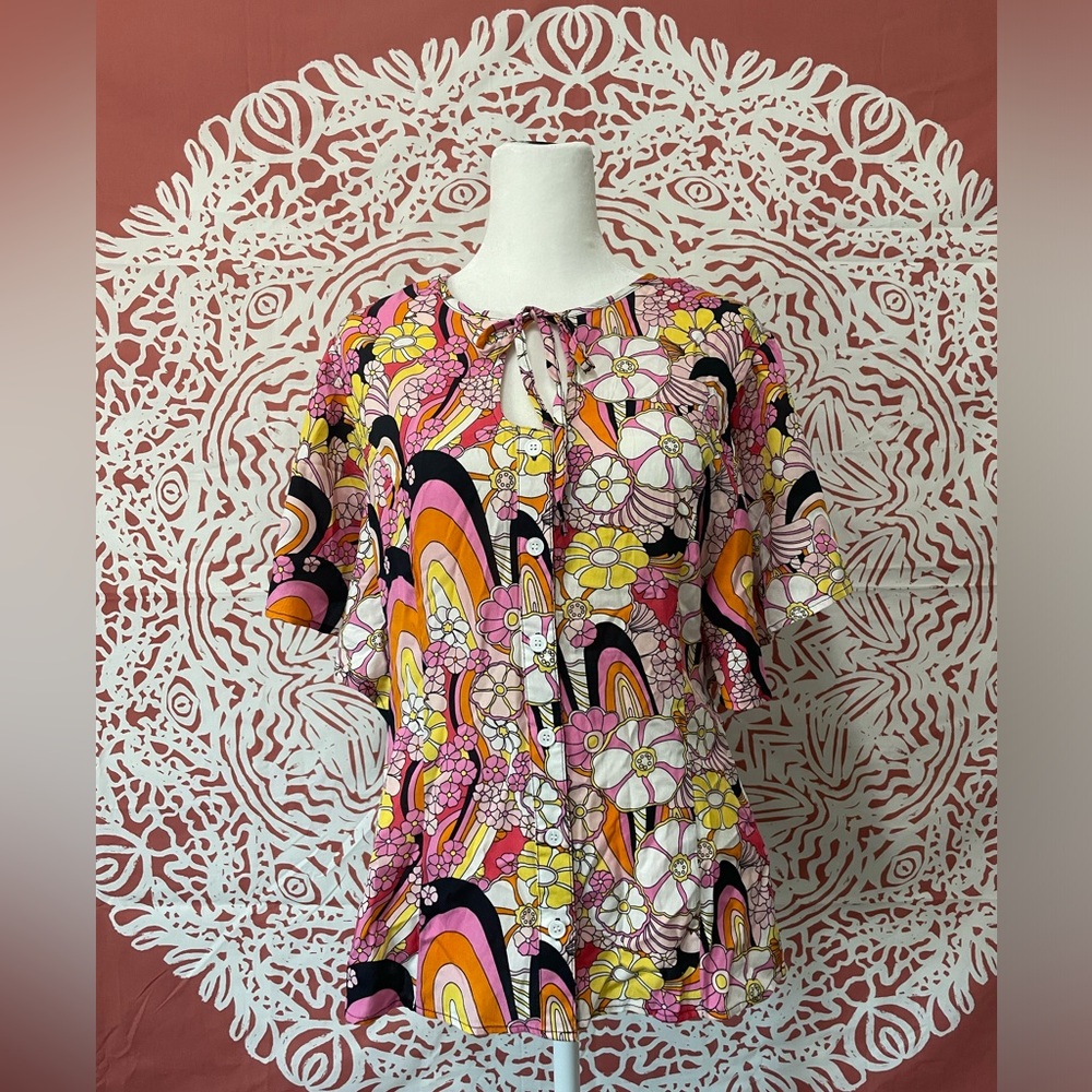 Unique Vintage Large Floral Top 1940s style, floral,rainbows button-up blouse